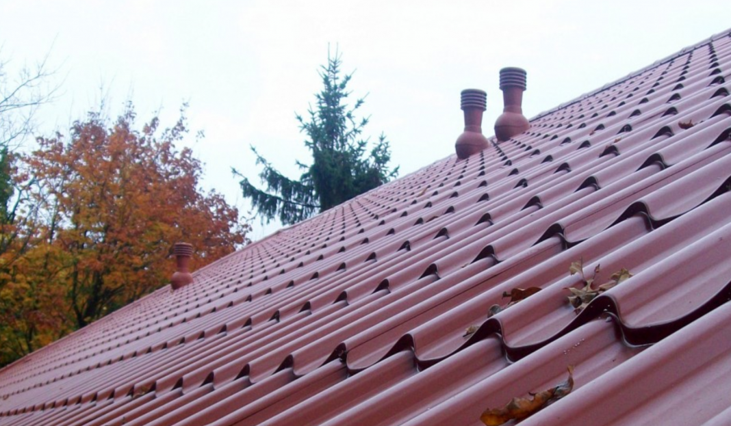 How To Walk on Metal Roofs Without Slipping Good Traction Tips (2019)