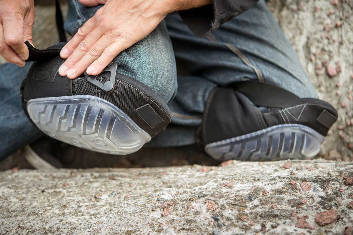5 Best Roofing Knee Pads of 2022 (Reviews & Guide)