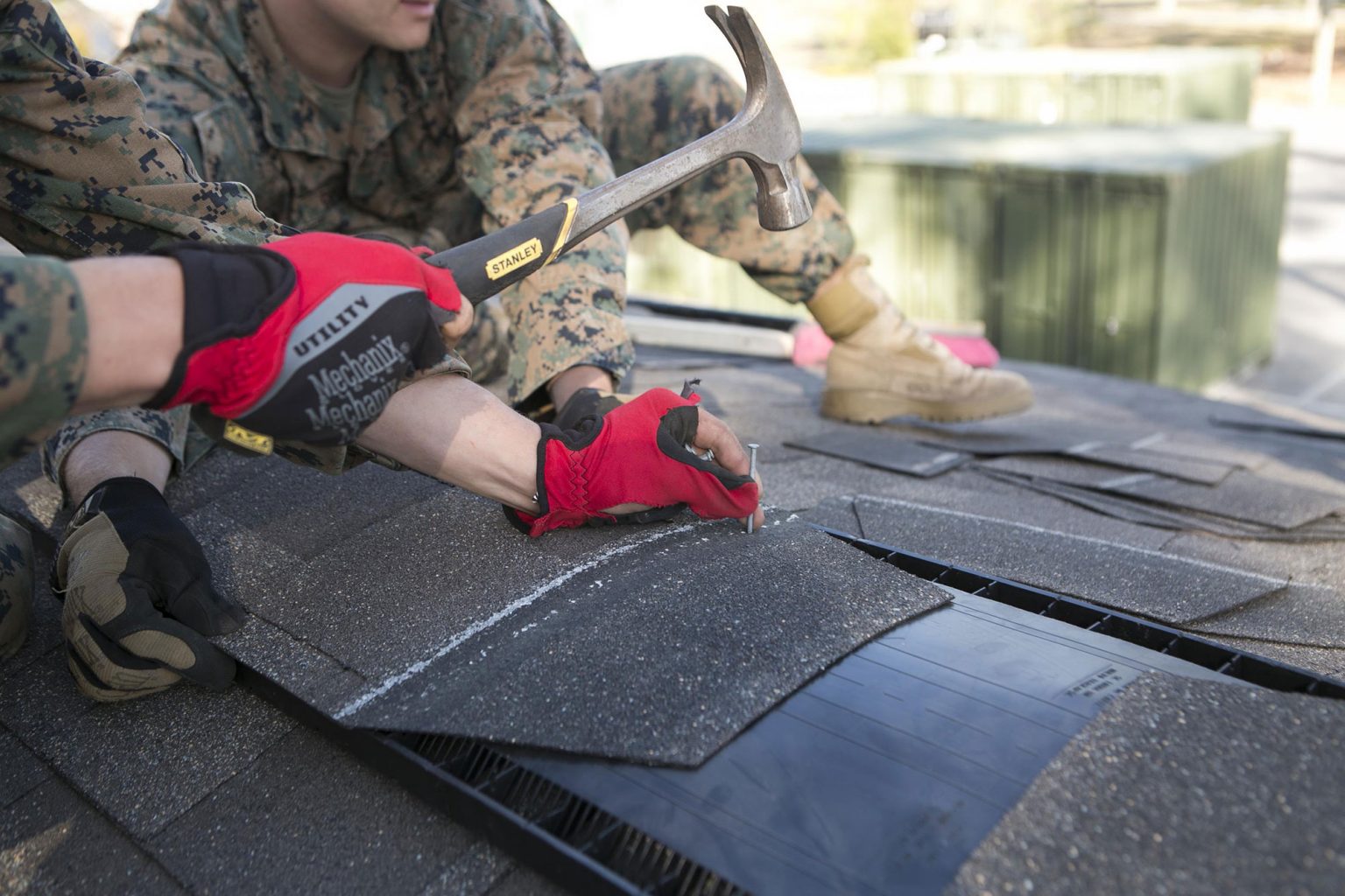 25 Best Roofing Tools and Equipment of 2022 [UPDATED]